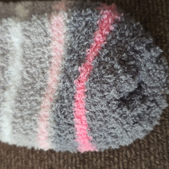 DISNEY WOMENS PINK & WHITE MINNIEMOUSE 2 PAIRS OF SOFT SOCKS FITS SHOE SIZE 4-10 - Picture 3 of 10